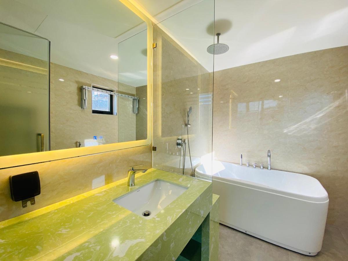 Nam Hotel & Residences Дананг Екстериор снимка